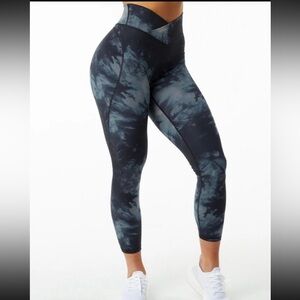 Alphalete oil stain leggings